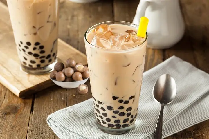 Bà Bầu Có Được Uống Trà Sữa Không? Giải Đáp Chi Tiết Lượng Cho Phép & Lưu Ý An Toàn Theo Từng Tháng Thai 1 Bà Bầu Có Được Uống Trà Sữa Không? Giải Đáp Chi Tiết Lượng Cho Phép & Lưu Ý An Toàn Theo Từng Tháng Thai