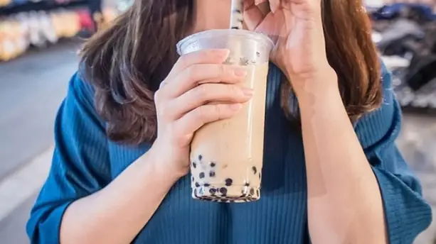 Đến Tháng Uống Trà Sữa Được Không? Tác Động Đến Kinh Nguyệt Và Đồ Uống Thay Thế