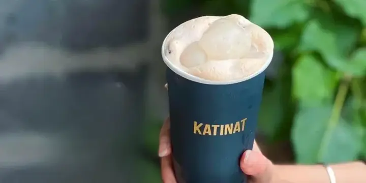 Review Chi Tiết Trà Sữa Chôm Chôm Katinat: Vị Trà Nướng, 3 Quả Chôm Chôm Tươi & Bí Quyết Làm Tại Nhà