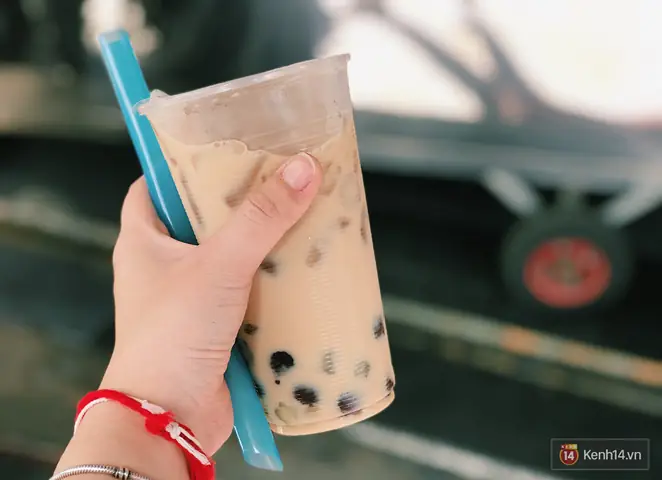 Ngày Trà Sữa Quốc Tế 30/4: Ý Nghĩa, Nguồn Gốc & Cảnh Báo Uống Mỗi Ngày