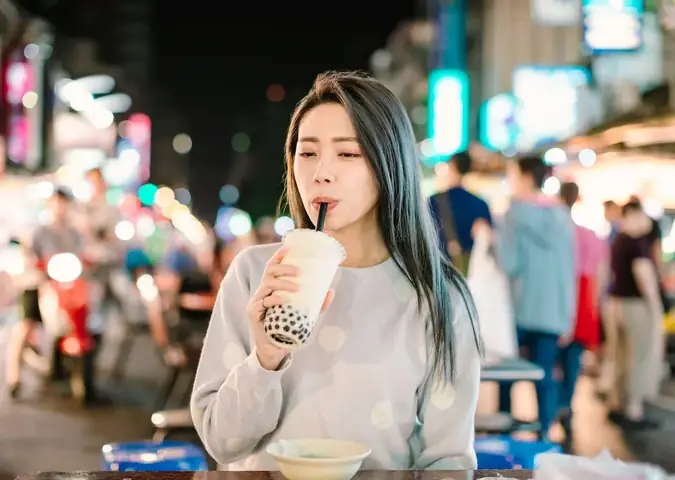 Ngày Trà Sữa Quốc Tế 30/4: Ý Nghĩa, Nguồn Gốc & Cảnh Báo Uống Mỗi Ngày