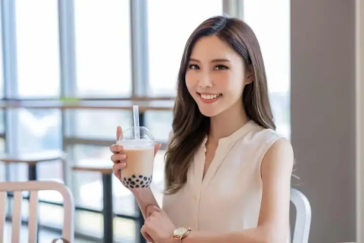 Sau Sinh Có Được Uống Trà Sữa Không? Tác Hại, Thời Điểm An Toàn & Lời Khuyên Chuyên Gia