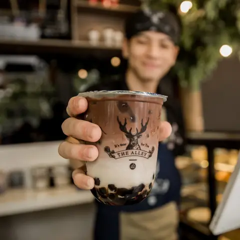 Trà Sữa Con Hươu The Alley: Thương Hiệu, Menu Nổi Bật, Review Combo Tự Pha & Thông Tin Nhượng Quyền