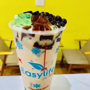 Trà Sữa Easy Life: Lịch Sử Thương Hiệu "đời Đầu", Menu Giá 10k & Địa Chỉ Full 2026 Trà Sữa Easy Life: Lịch Sử Thương Hiệu "đời Đầu", Menu Giá 10k & Địa Chỉ Full 2026