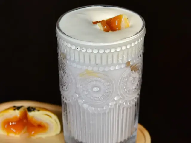 Cách Làm Trà Sữa Trứng Muối Ngon Chuẩn Quán: Công Thức Kem Trứng Muối Béo Mịn + Top Quán Bán Chạy