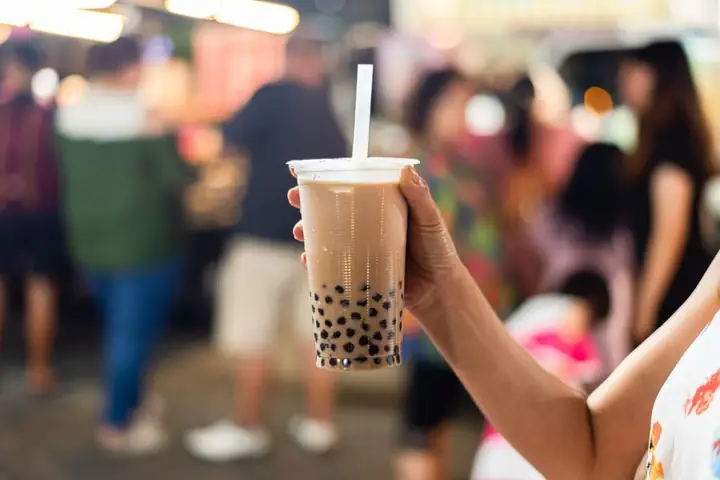 Uống Trà Sữa Có Tốt Không? Tác Hại Thực Tế, Lợi Ích Ít Biết & Cách Uống An Toàn