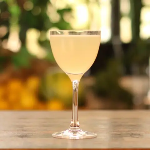 Cách Pha Army & Navy Cocktail: Công Thức Chuẩn Với Gin, Lemon, Orgeat Và Bitters
