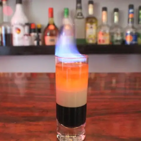Cách Làm Cocktail B52 Chuẩn 3 Tầng Đẹp Mắt: Công Thức, Nguyên Liệu & Kỹ Thuật Pha Lớp