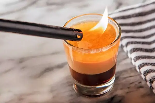 Hướng Dẫn Cách Uống Cocktail B52 Đúng Chuẩn: 3 Kiểu Phổ Biến, Kỹ Thuật Pha Tầng & Mẹo Thưởng Thức