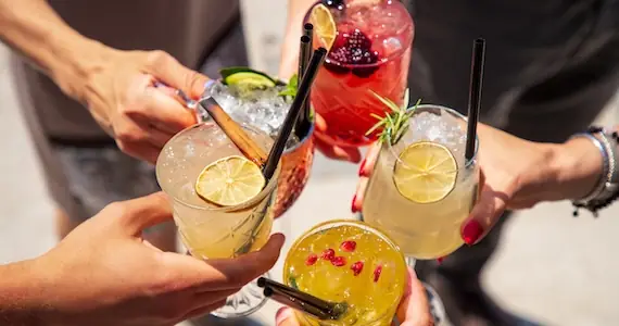 12 Best Mocktails To Order At A Bar Or Restaurant (and Exactly What To Ask For)