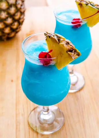 Best Blue Cocktails: 18+ Stunning Recipes (blue Curaçao & Natural Options)