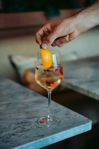 Bordeaux Cocktail Recipes: Classic Drinks, Wine-based Mixes & How To Make Them