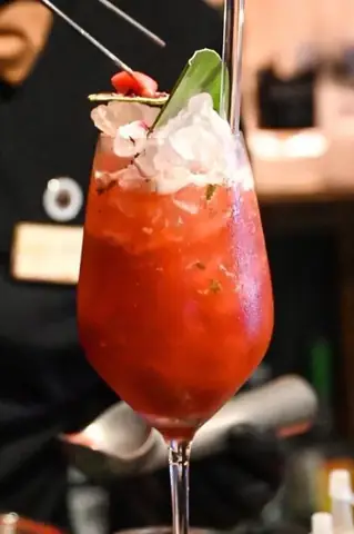 Bordeaux Cocktail Recipes: Classic Drinks, Wine-based Mixes & How To Make Them