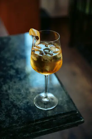 Bordeaux Cocktail Recipes: Classic Drinks, Wine-based Mixes & How To Make Them
