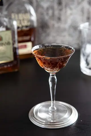 Cách Pha Cocktail Bourbon Amaretto Ngon Chuẩn Vị Tại Nhà
