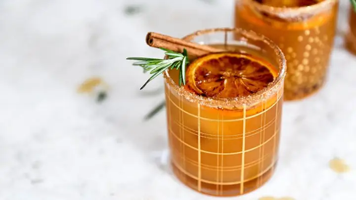 Cách Làm Bourbon Cider Cocktail Ngon Tuyệt Cho Mùa Thu