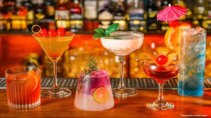 Các Loại Cocktail Trong Bar: Tên Gọi, Thành Phần Và Hương Vị Nên Biết Trước Khi Gọi Món