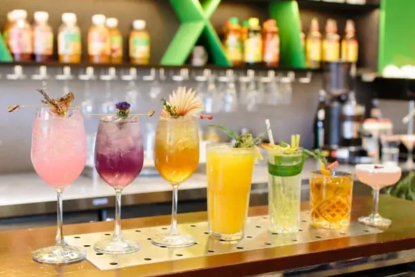 Các Loại Cocktail Trong Bar: Tên Gọi, Thành Phần Và Hương Vị Nên Biết Trước Khi Gọi Món