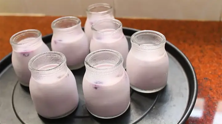 Cách Pha Chế Sữa Chua Việt Quất Ngon Sánh Mịn Đơn Giản Tại Nhà