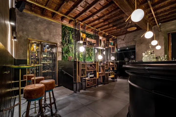 Review The Terminal Central Cocktail Bar Hà Nội – Quán Bar Độc Đáo Phong Cách Nhà Ga New York