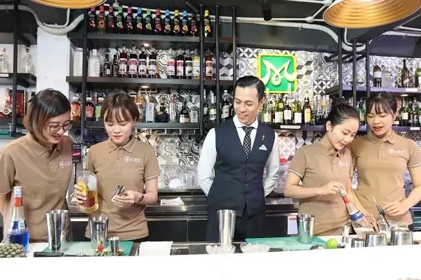 Chi Phí Học Pha Chế Hướng Nghiệp Á Âu Bao Nhiêu? Bảng Học Phí Từng Khóa Mới Nhất
