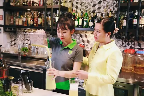Chi Phí Học Pha Chế Hướng Nghiệp Á Âu Bao Nhiêu? Bảng Học Phí Từng Khóa Mới Nhất