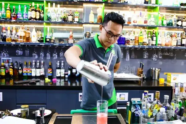 Chi Phí Học Pha Chế Hướng Nghiệp Á Âu Bao Nhiêu? Bảng Học Phí Từng Khóa Mới Nhất