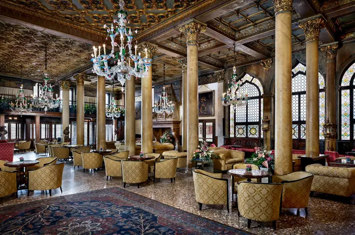 Khám Phá Những Quán Cocktail Tốt Nhất Tại Venice: Hướng Dẫn Quán Lịch Sử, Rooftop & Địa Điểm Yêu Thích Của Người Địa Phương