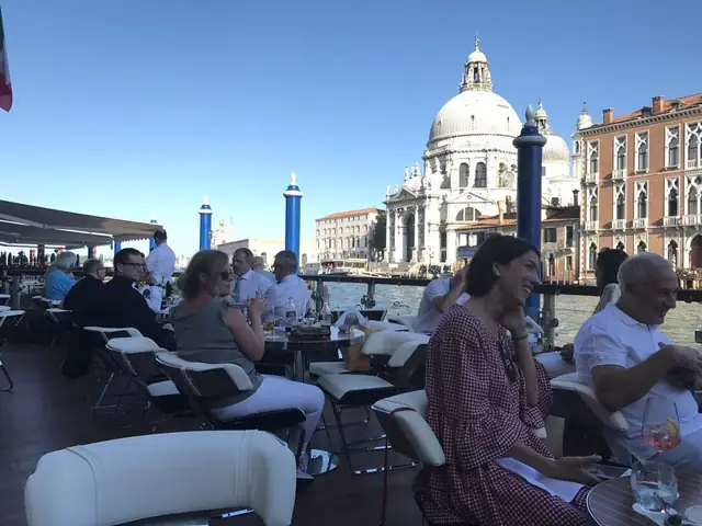 Khám Phá Những Quán Cocktail Tốt Nhất Tại Venice: Hướng Dẫn Quán Lịch Sử, Rooftop & Địa Điểm Yêu Thích Của Người Địa Phương