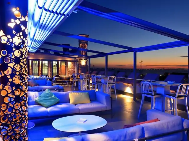 Khám Phá Những Quán Cocktail Tốt Nhất Tại Venice: Hướng Dẫn Quán Lịch Sử, Rooftop & Địa Điểm Yêu Thích Của Người Địa Phương