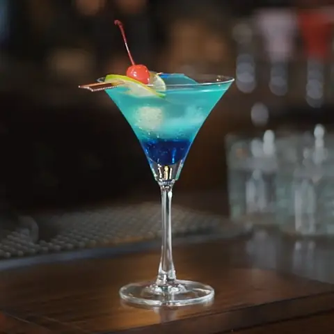 Cách Làm Cocktail Blue Lagoon Chuẩn Vị Bar: Công Thức Chi Tiết, Nguyên Liệu & Mẹo Pha Đẹp Mắt