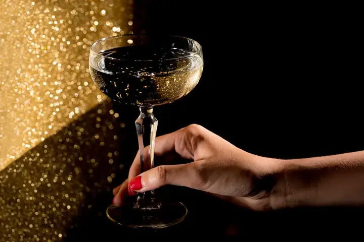 Cách Pha Cocktail Goldfish Chuẩn Vị: Công Thức, Nguyên Liệu Và Những Biến Thể Đáng Thử Cách Pha Cocktail Goldfish Chuẩn Vị: Công Thức, Nguyên Liệu Và Những Biến Thể Đáng Thử