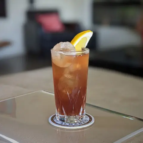 Long Drink Là Gì? Khám Phá Các Loại Cocktail Long Drink Phổ Biến Nhất Long Drink Là Gì? Khám Phá Các Loại Cocktail Long Drink Phổ Biến Nhất