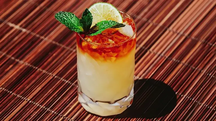 Cách Làm Cocktail Mai Tai Chuẩn Vị: Công Thức Nguyên Bản, Nguyên Liệu Chi Tiết & Mẹo Pha Đẹp
