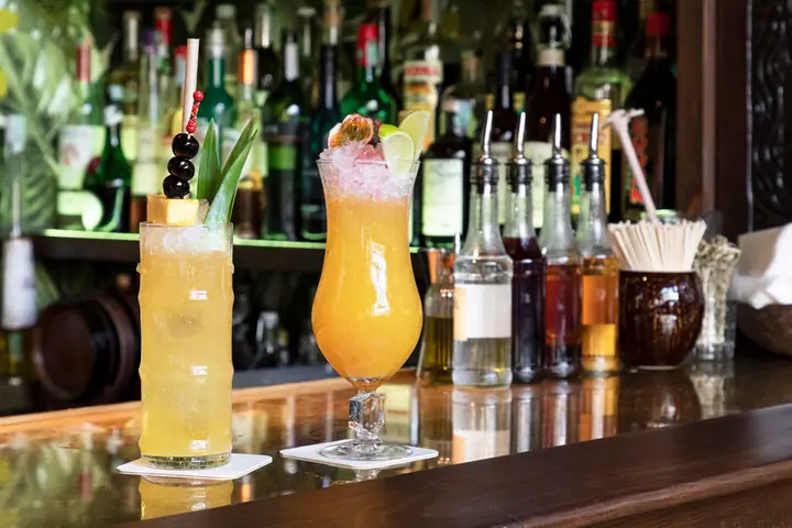 Công Thức Cocktail Milano Chuẩn Ý & Top Quán Bar Cocktail Tốt Nhất Tại Milan