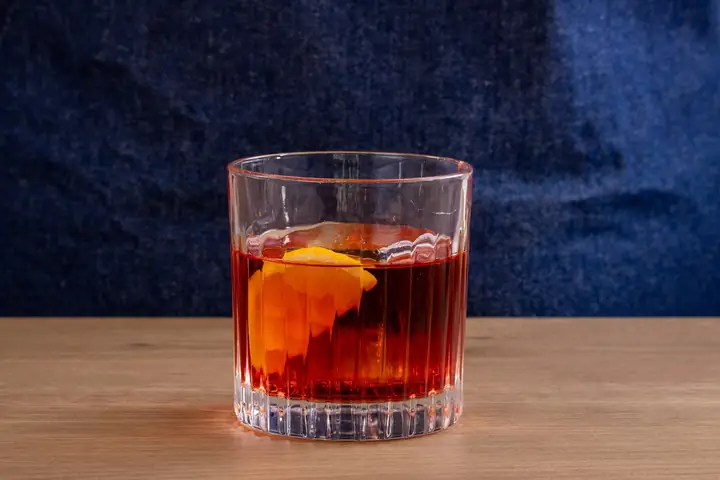 Công Thức Cocktail Milano Chuẩn Ý & Top Quán Bar Cocktail Tốt Nhất Tại Milan