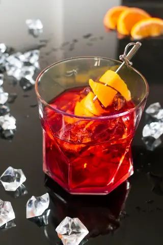 Công Thức Cocktail Milano Chuẩn Ý & Top Quán Bar Cocktail Tốt Nhất Tại Milan