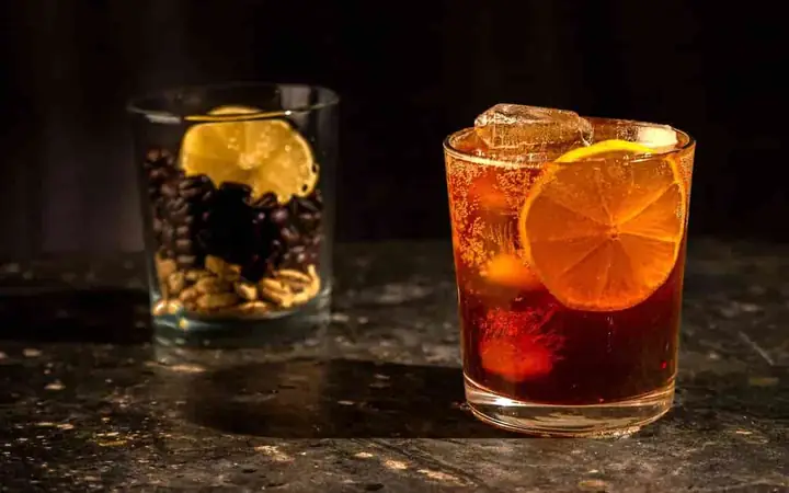 Cocktail Và Mocktail Khác Nhau Thế Nào? Cách Phân Biệt Dễ Hiểu Cho Người Mới