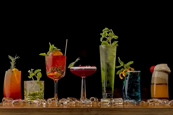Cocktail Và Mocktail Khác Nhau Thế Nào? Cách Phân Biệt Dễ Hiểu Cho Người Mới