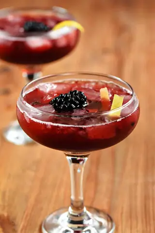 Top Quán Cocktail Paris Tốt Nhất & Các Loại Cần Thử Khi Du Lịch