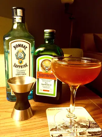 Cách Làm Cocktail Silver Bullet Chuẩn Vị: Công Thức Gin, Kummel & Nước Chanh Đơn Giản Tại Nhà