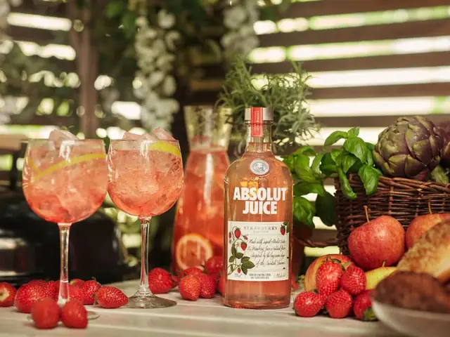Cách Pha Cocktail Vodka Đơn Giản Tại Nhà: 10+ Công Thức Ngon Dễ Làm Cho Người Mới Bắt Đầu