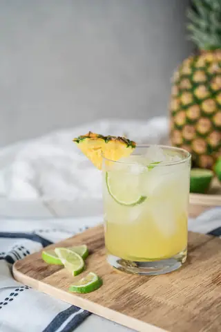 Best Cocktails With Pineapple Juice And Vodka: 7+ Refreshing Recipes & Mixing Guide