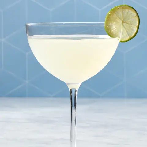 Cách Làm Cocktail Daiquiri Cổ Điển Chuẩn Vị: Công Thức, Kỹ Thuật & 4 Biến Thể Đáng Thử