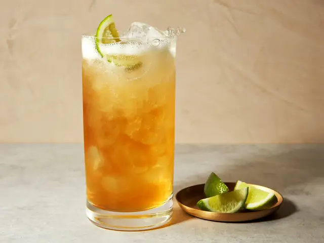 Cách Làm 7+ Cocktail Rum Đen Chanh Đẳng Cấp: Công Thức Chuẩn, Mẹo Pha & Biến Tấu Cách Làm 7+ Cocktail Rum Đen Chanh Đẳng Cấp: Công Thức Chuẩn, Mẹo Pha & Biến Tấu