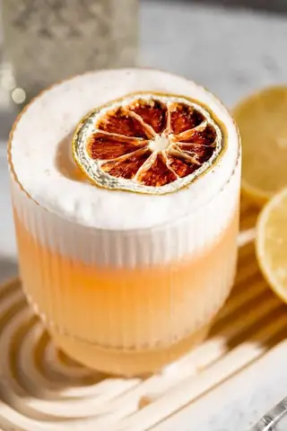 Cách Làm & Mua Trái Cây Sấy Khô Làm Trang Trí Cocktail: Loại Nên Dùng, Quy Trình & Mẹo Bảo Quản