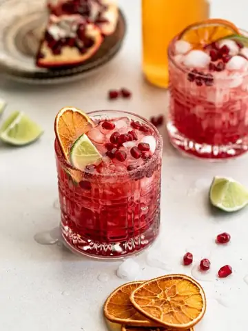 Cách Làm & Mua Trái Cây Sấy Khô Làm Trang Trí Cocktail: Loại Nên Dùng, Quy Trình & Mẹo Bảo Quản