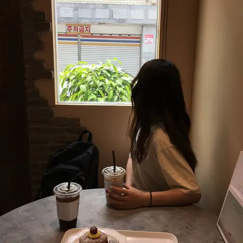 Tổng Hợp Khoảnh Khắc Ngọt Ngào, Dáng Chụp "sống Ảo" & Story Cười Khi Đi Uống Trà Sữa Với Người Yêu