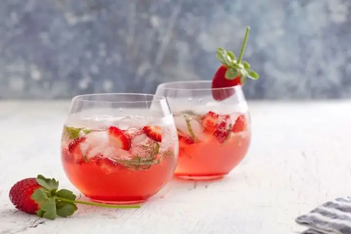 30+ Easy Cocktail Recipes: Quick, 3-ingredient & Beginner-friendly Classics For Home Bartenders