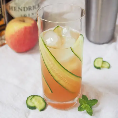 How To Make An English Garden Cocktail: Easy Recipe With Gin, Elderflower & Apple Juice